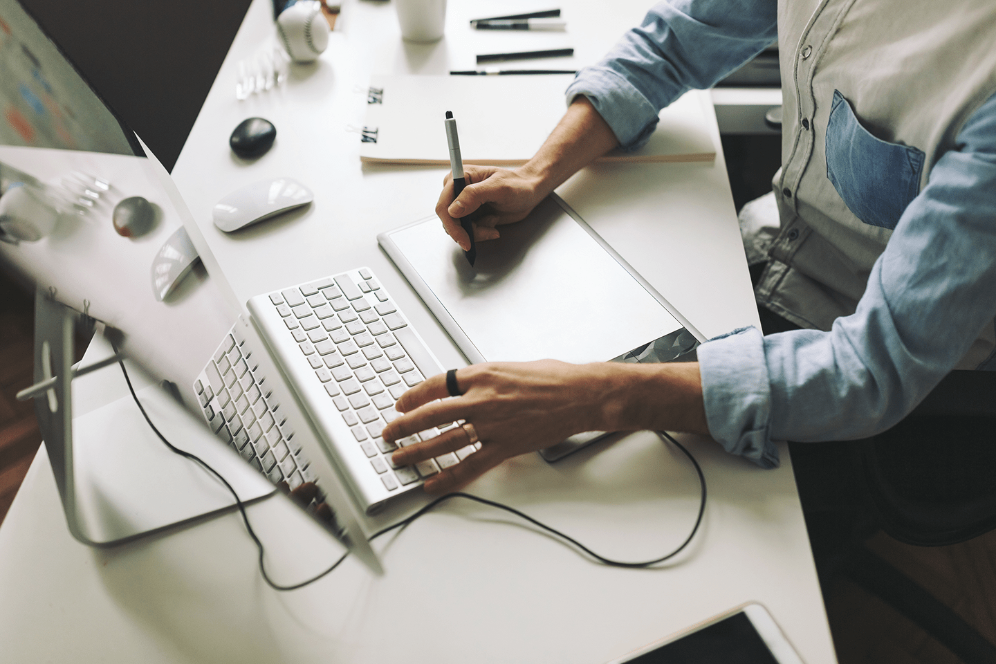 young-graphic-designer-working-office 1-min